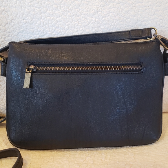 Textured Leather Black Crossbody by GH Bass & Co - Picture 2 of 9